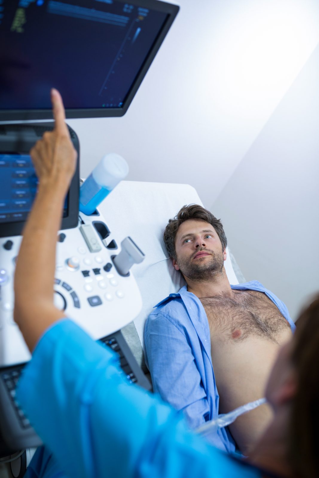 Exame de ultrassom com doppler em paciente
